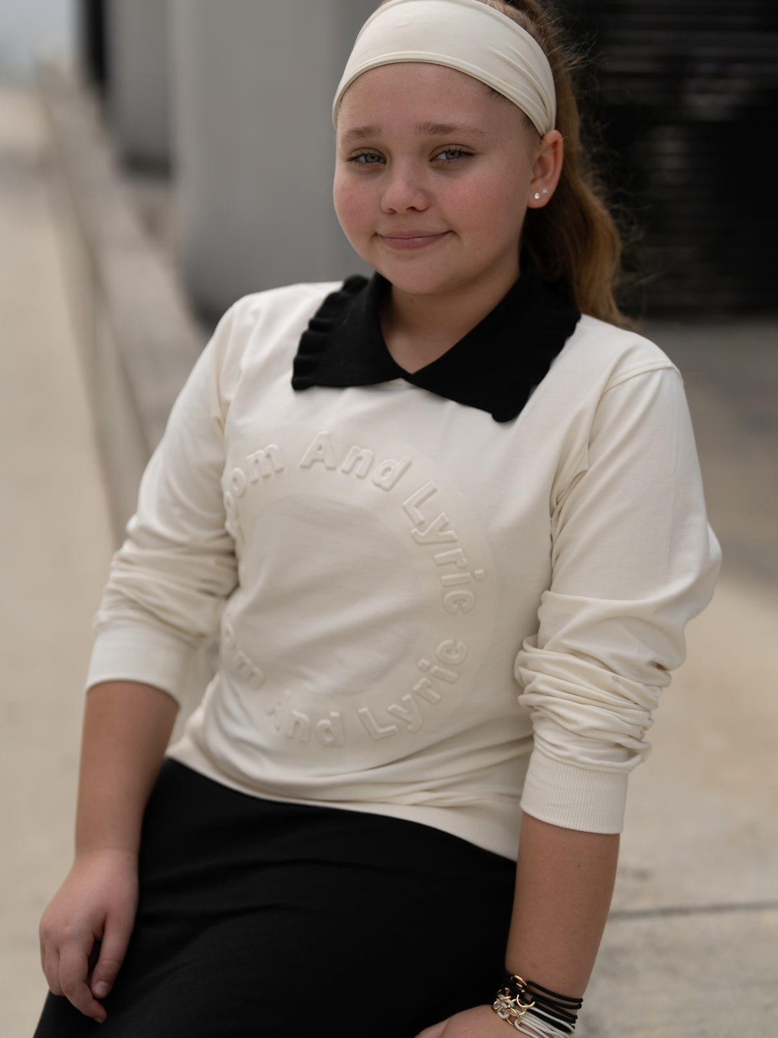 The Embossed Seal Pullover (Ecru)